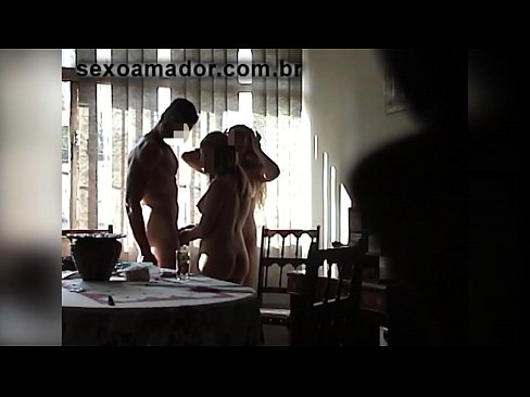 ❤️ Sexu-lagunek gizon erraldoi bat eta hirukote batera gonbidatzen dituzte berarekin ❌ Pornografia besterik ez gugan ❤