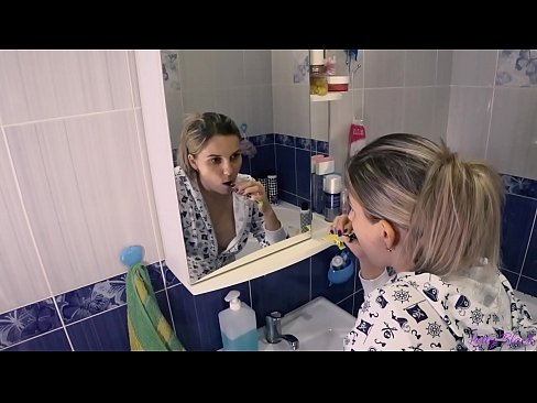 ❤️ Pijamaz jantzitako gazteekin ahozko esperma amaitzen da ipurdian - Letty Black ❌ Pornografia besterik ez gugan ❤