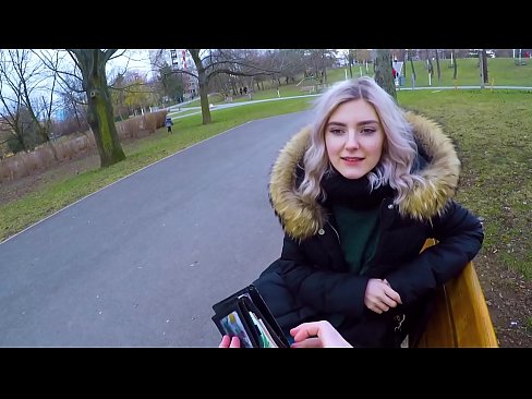 ❤️ Ezezagun baten esperma beroa irensten du diruaren truke - Eva Elfie-k parkean putz egin du ❌ Pornografia besterik ez gugan ❤